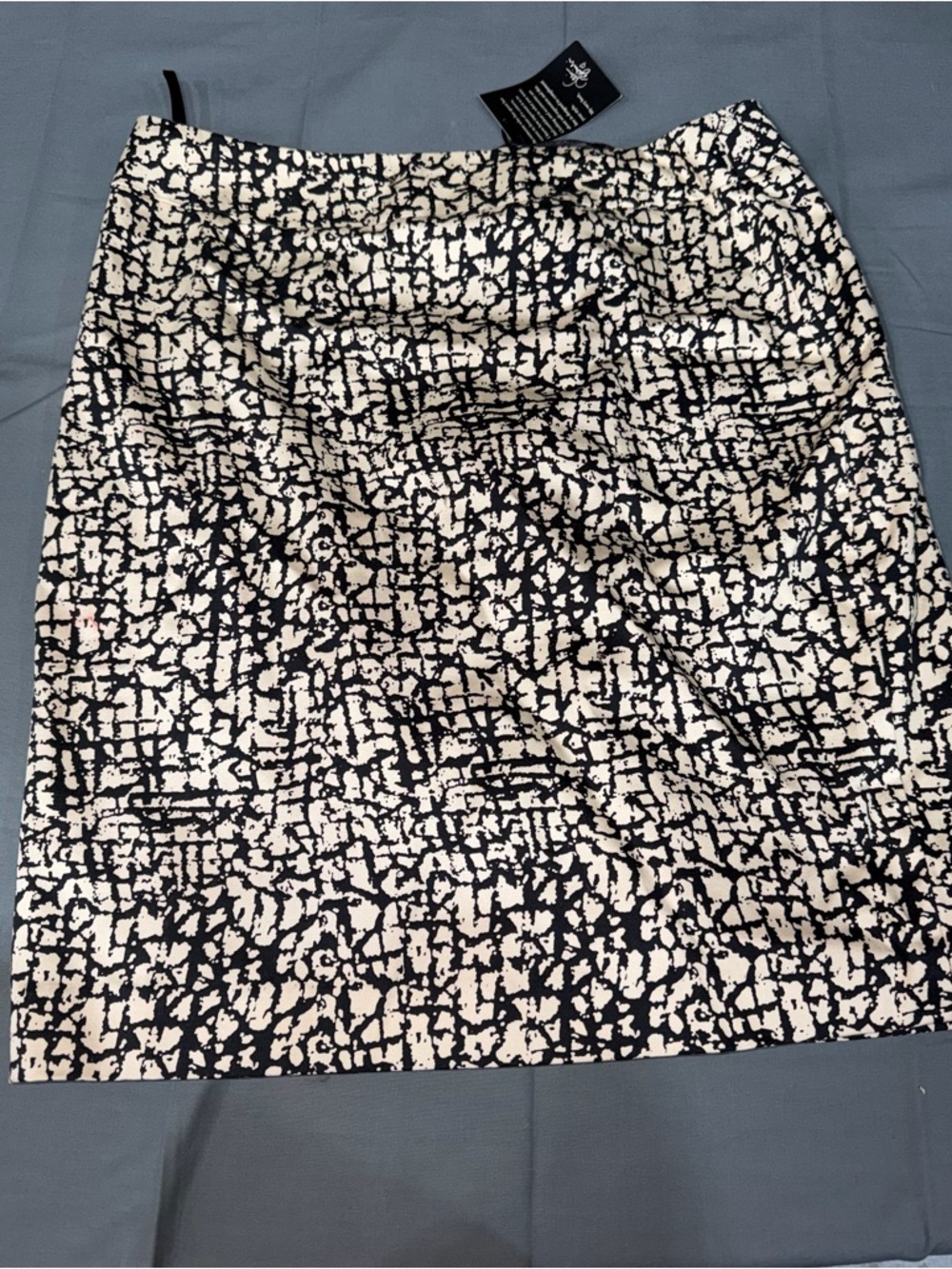 Valerie Bertinelli Black and Cream Abstract Pencil Skirt